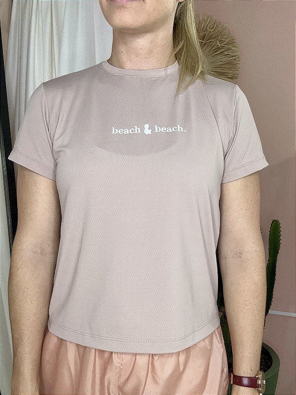 Camiseta fit amêndoa