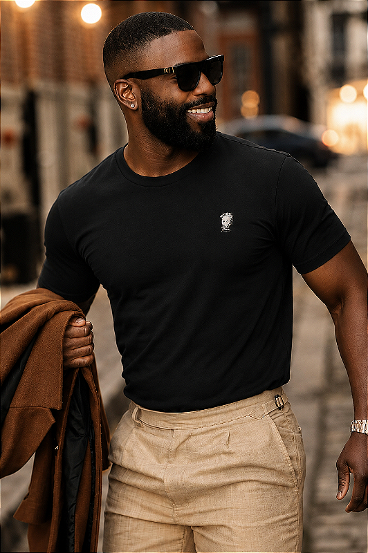 Camiseta Básica Premium Logo Emborrachado