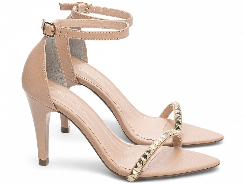 Sandália Salto Fino 9cm Napa Bege com Apliques Pirâmide Dourados Torricella Design Sofisticado AVS 2054B