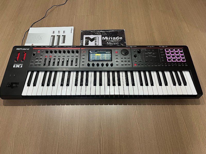 Teclado Sintetizador Roland Fantom 06 - Produto Seminovo - Miriade