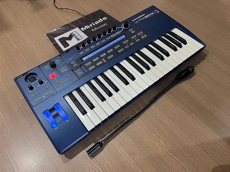 が*も様 Novation ULTRANOVA シンセサイザー 37キー (ジャ Sintetizador Novation Ultranova + Vocoder - Produto Seminovo