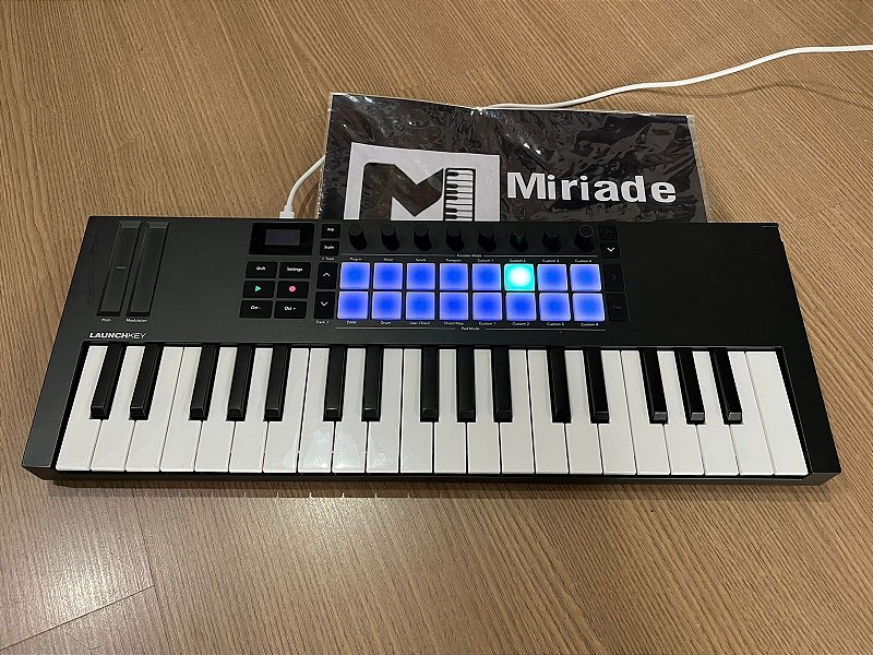 DTM・DAW Novation Launchkey Mini 37 MK4 USB-MIDI Controlador Novation Launchkey 37 Mini MK4 - Produto Seminovo