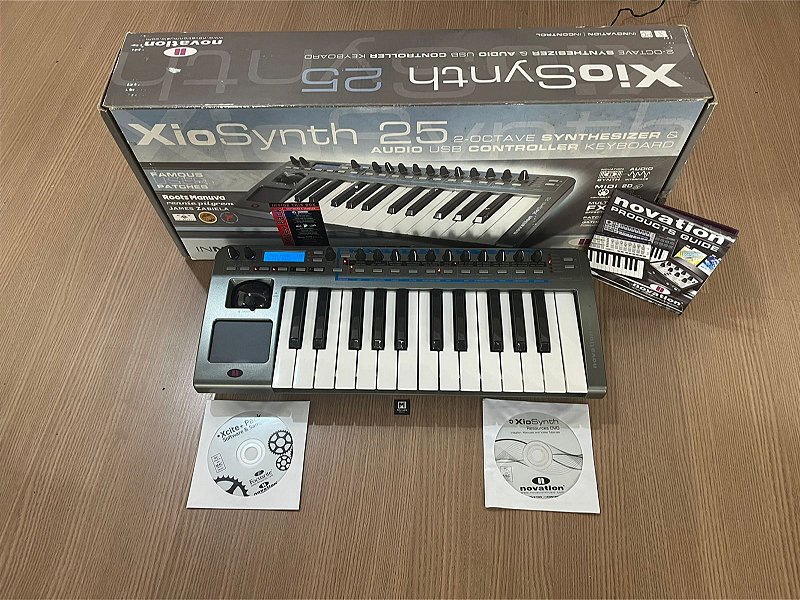 Novation XioSynth 25 シンセサイザー Sintetizador híbrido e controlador MIDI Novation XioSynth 25