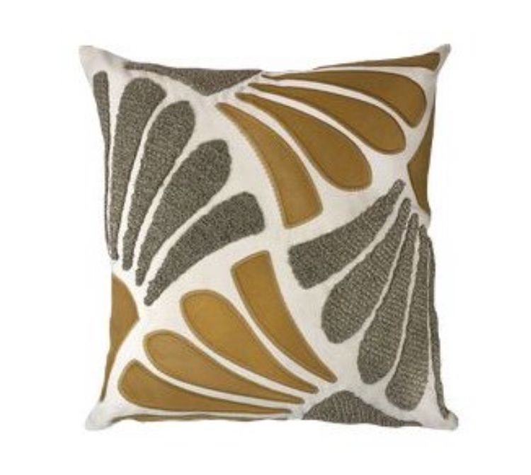 ALMOFADA VELUDO COM APLICAÇÃO BOUCLE DOURADO 52X52