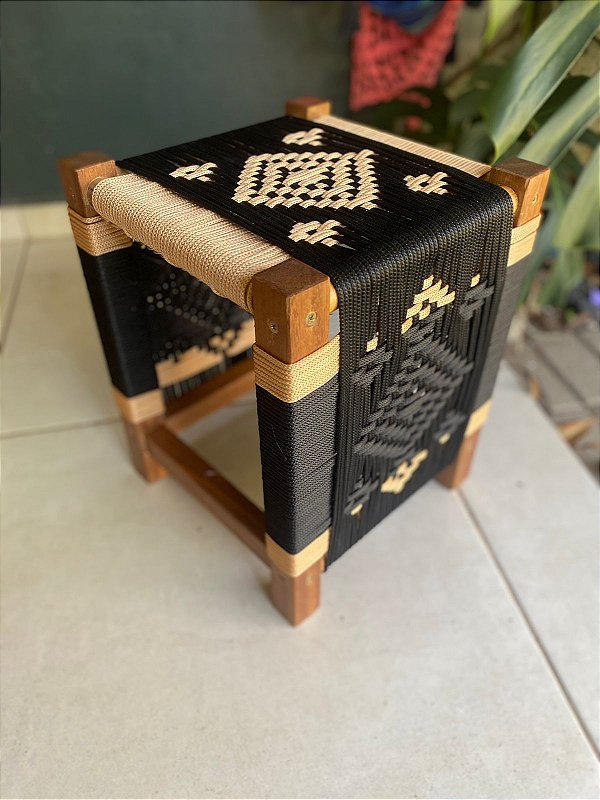 Banquinho de Madeira