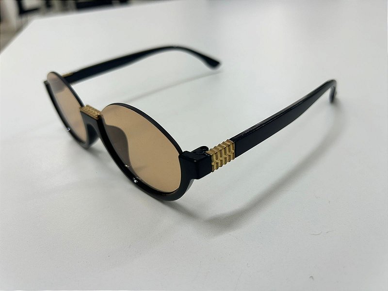 Óculos Oval Fashion Preto com Detalhes Dourados