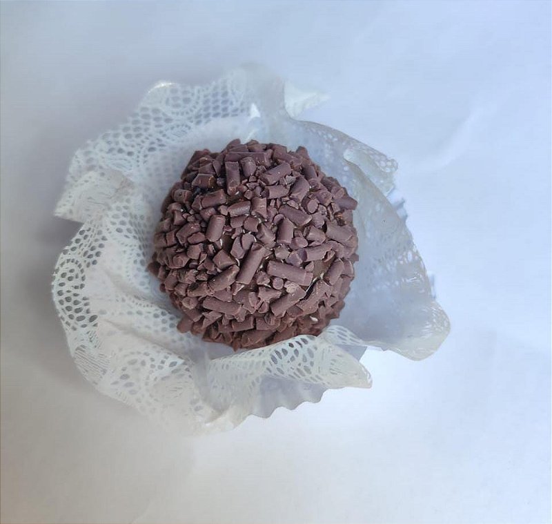 Brigadeiro artificial para decoração.