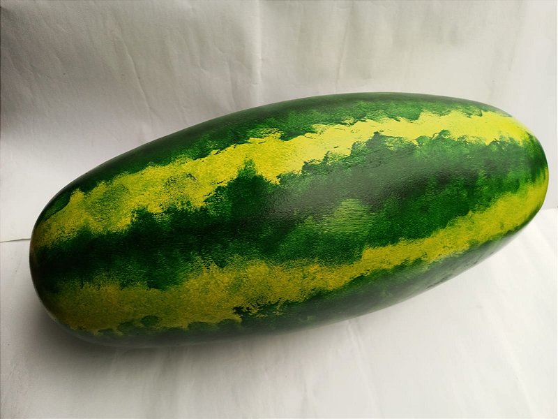 Melancia Comprida G artificial para decoração.