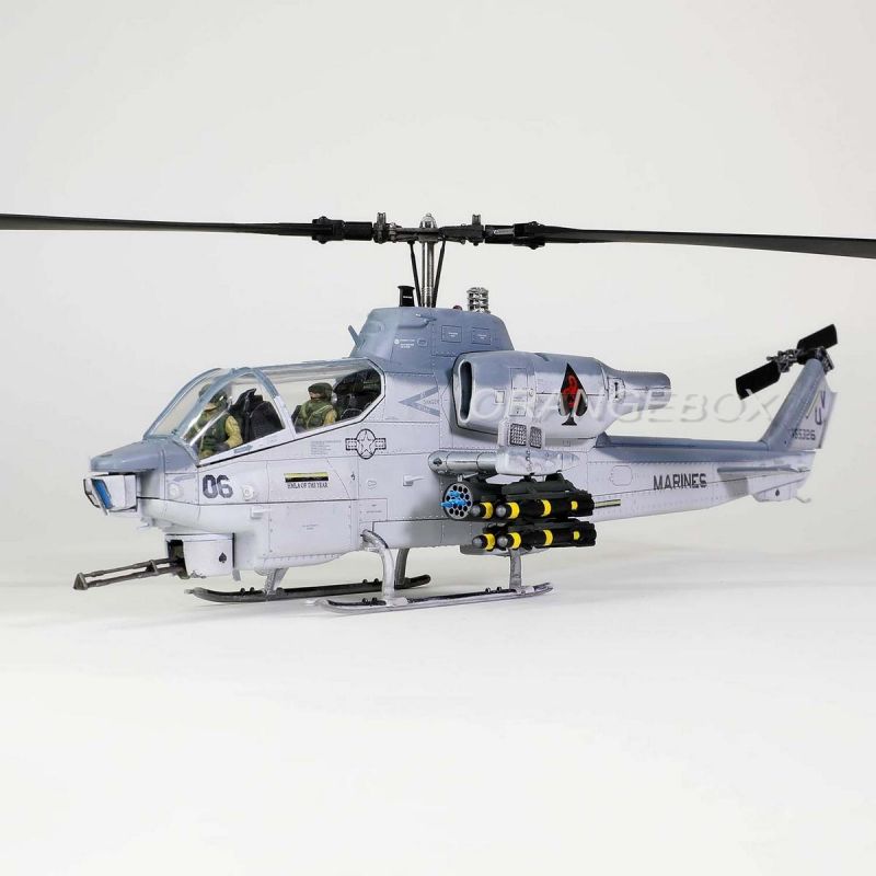 Helicóptero Bell AH-1W Whiskey Cobra (US Marine Squadron 267 2012