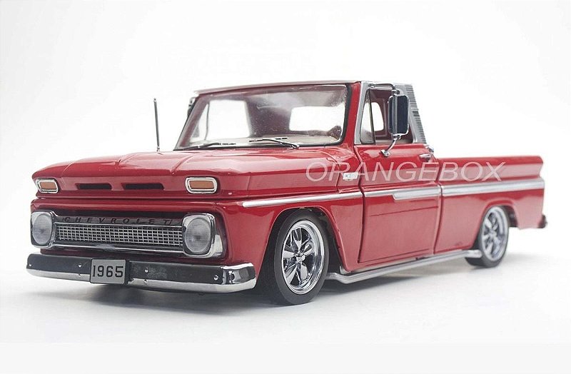 Chevrolet C-10 Styleside 1965 Pick-Up Lowrider 1:18 Sunstar