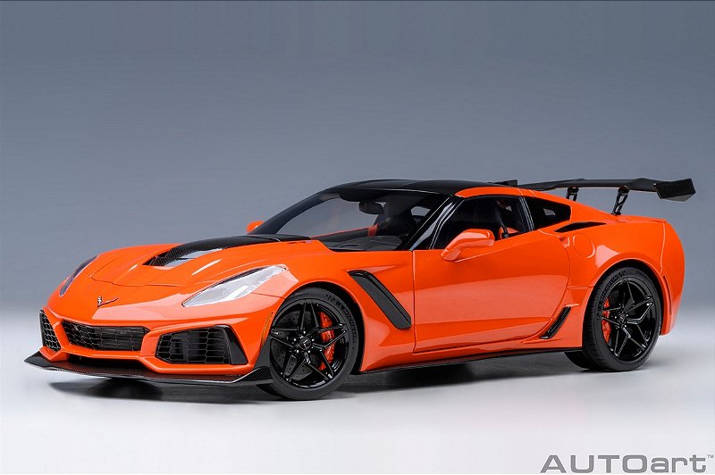 Chevrolet Corvette C7 ZR1 1:18 Autoart Laranja - 19 anos! Loja on