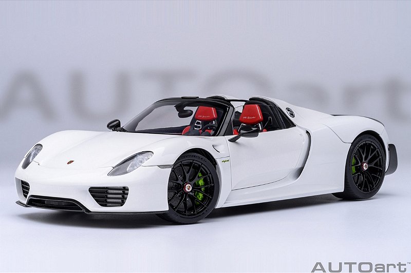 Porsche 918 Spyder Weissach Package 1:18 Autoart Branco - 20 anos