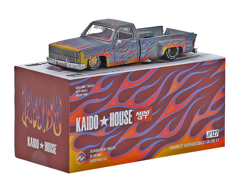ミニカー トレーラー　Ford Dually&Trailer 1/64 Ford LTL 9000 with Flat Top Sleeper & Tri-Axle Lowboy Trailer