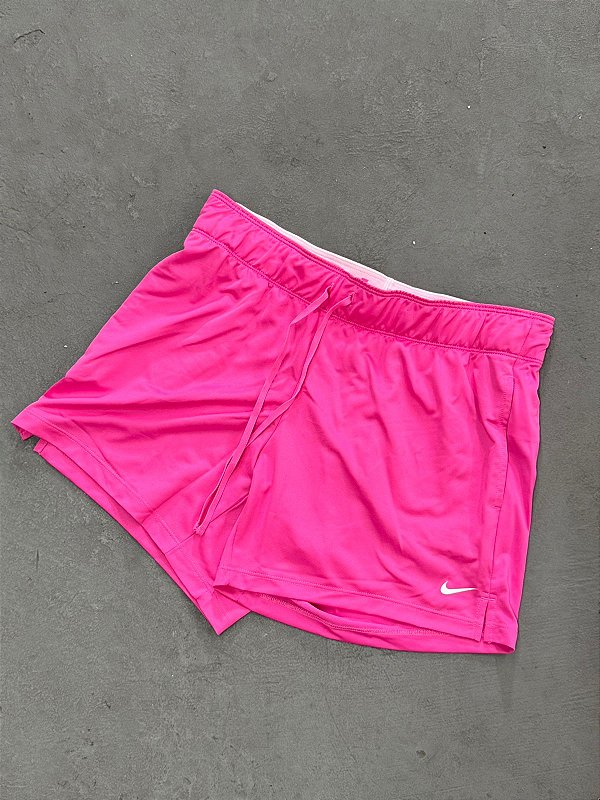 SHORT NIKE DRI FIT ROSA FEMININO