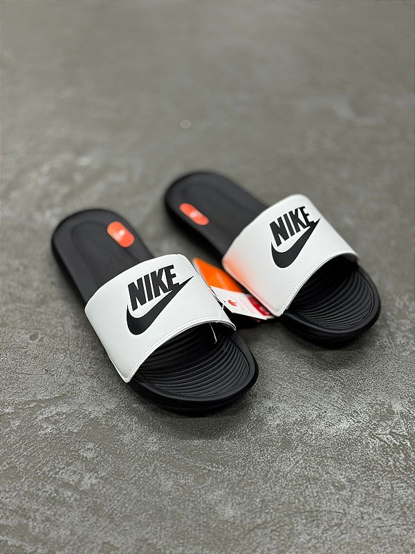 CHINELO NIKE SLIDE VICTORI ONE PRETO/BRANCO Loja Vei do tenis
