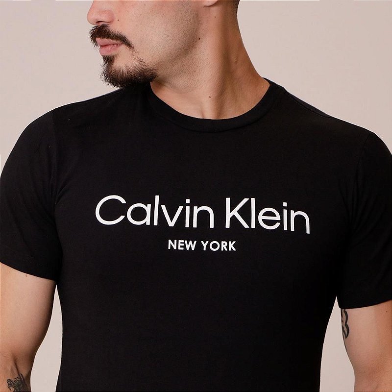 Camiseta Estampa Calvin Klein New York - Preto Logo Branco - Zeus Select