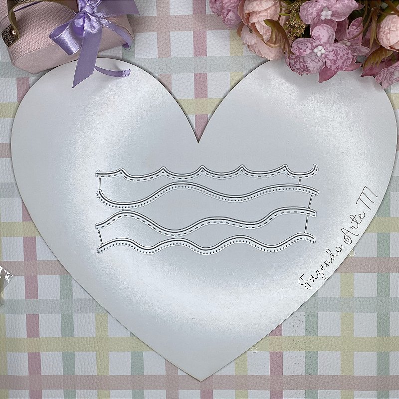 Borda para nuvens e gramas