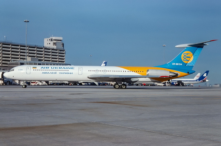 Phoenix 1:400 Air Ukraine Ilyushin IL-62M (pré-venda) - Pedro