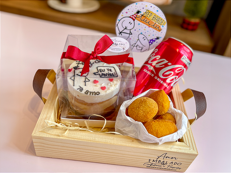 Cesta café da manhã mini com bolo - Amor Embalado Confeitaria - Amor ...