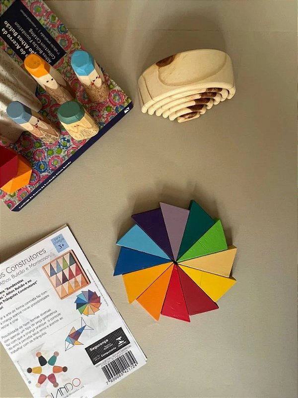 Triângulos Construtores Inspiração Athos Bulcão e Montessori Criando Brinquedos