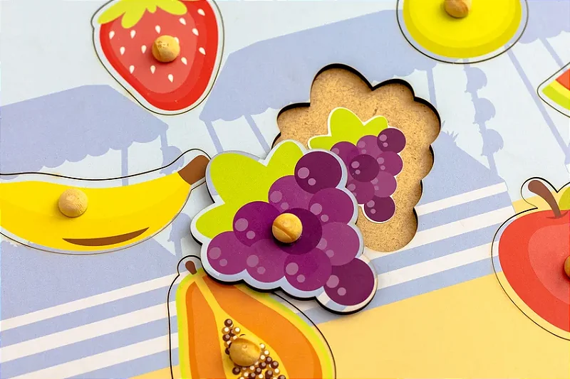 Jogo Educativo de Encaixe Frutas - 7 peças com pinos - Eduka Brink