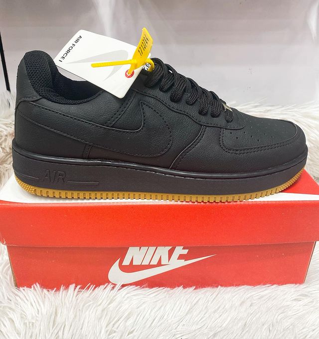 Air force hot sale black gum sole