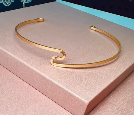 Gargantilha Curve Dourado