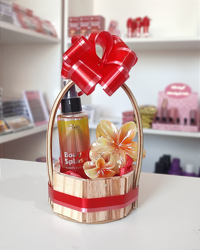 Cesta de Presente (Body Splash + Kit Presilha de Flor)