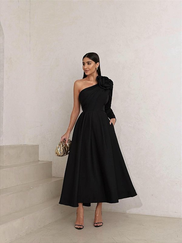 Vestido manga única com flor