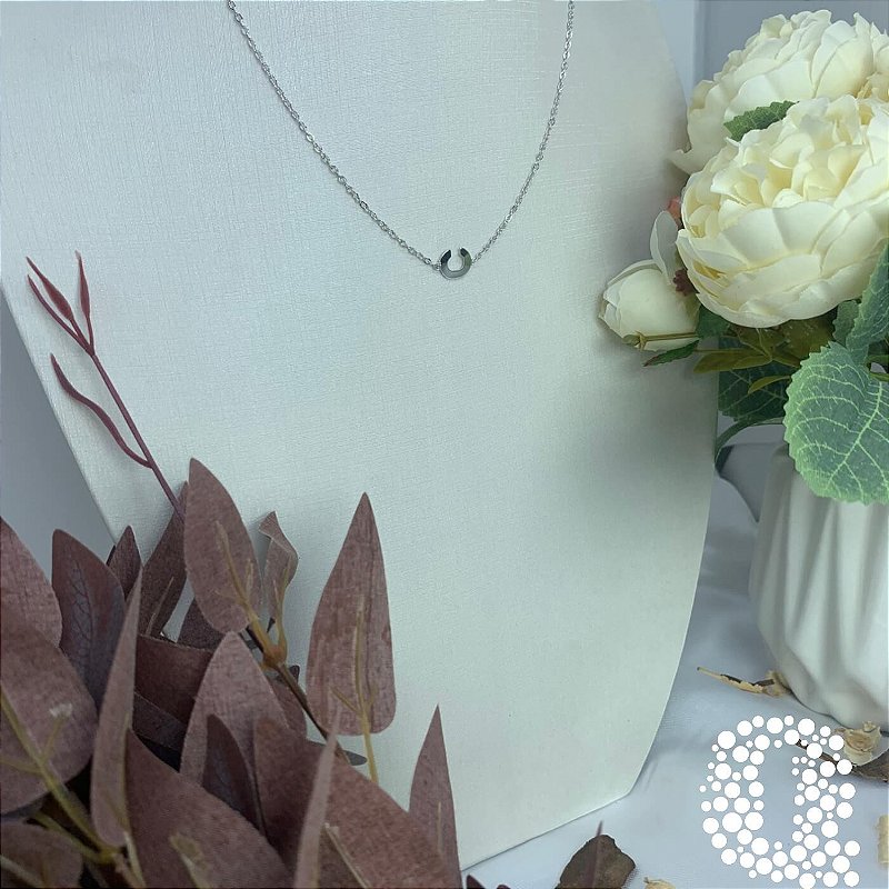 Colar Letra C Liso Ouro Branco