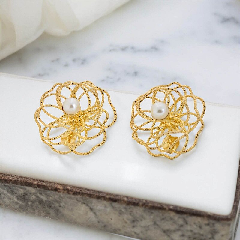 Brinco Flor com Pérola Banho Ouro 18k