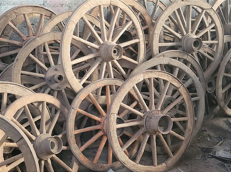Roda de carroça original - Decora Com Arte