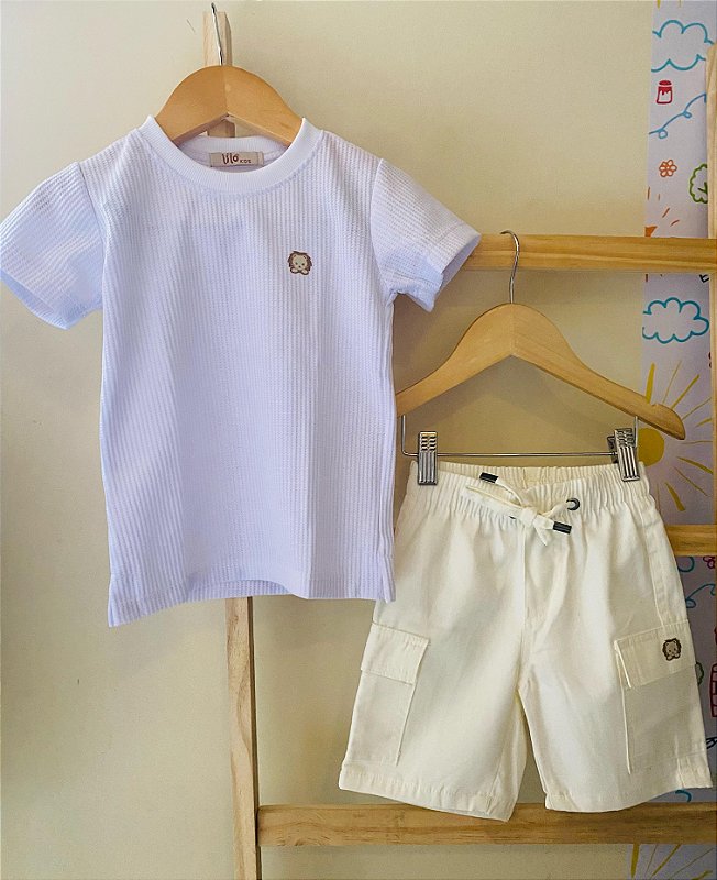 Conjunto T-shirt branca e com bermuda sarja bege💛🤍