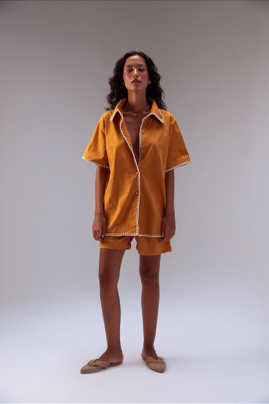 THE CAMISA MARÍLIA BORDADA EM CROCHÊ