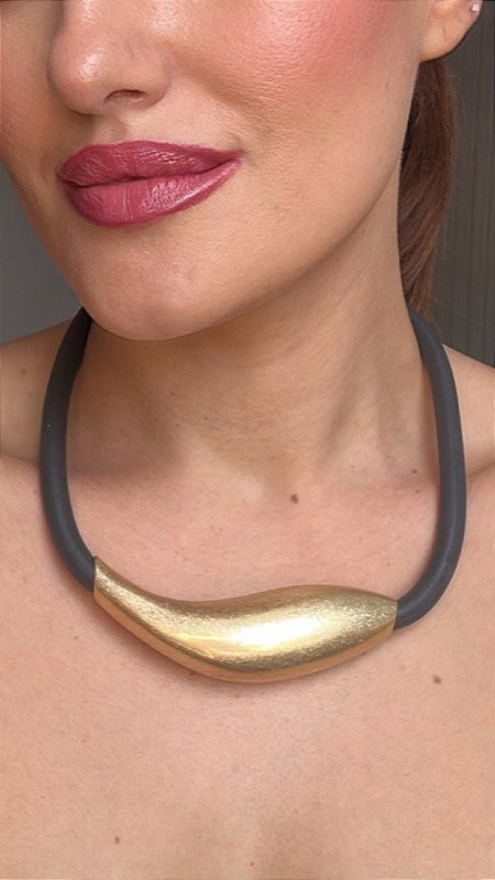 Colar Metal Escovado Silicone Preta