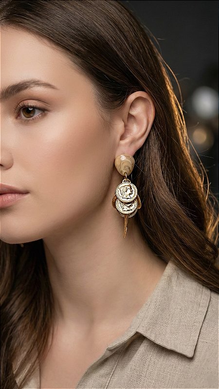 Brinco Medalha Dente de Sabre