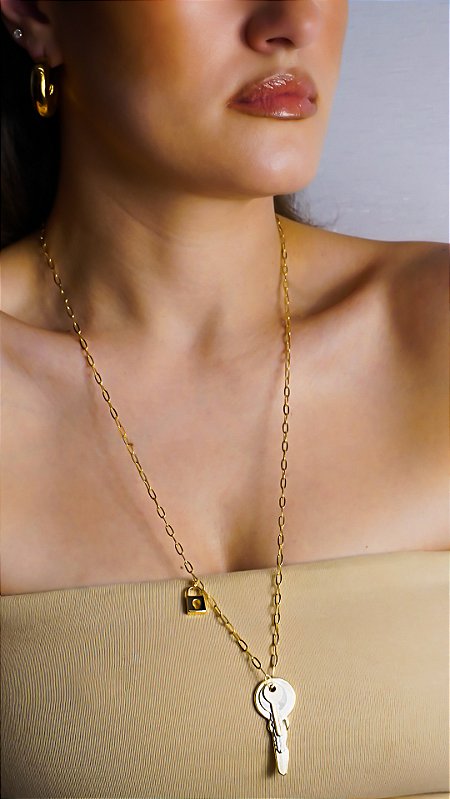 Colar Alongado Chave Dourado