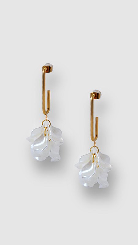 Brinco Pétalas Flor Off Aço Dourado