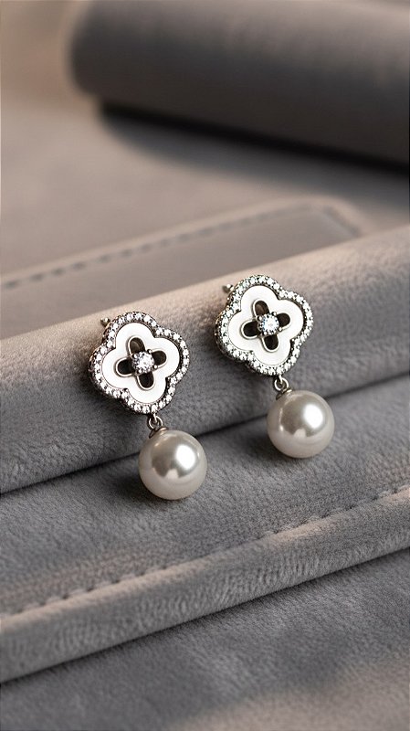 Brinco Insp Van Cleef Alhambra Madrepérola Prata