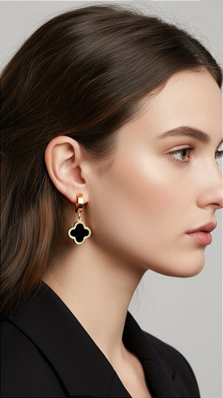 Brinco Insp Van Cleef Alhambra Preta Aço Dourado