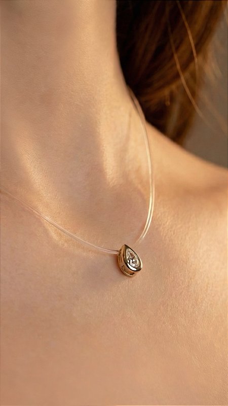 Colar Ponto de Luz Gota Dourado Cordão Transparente