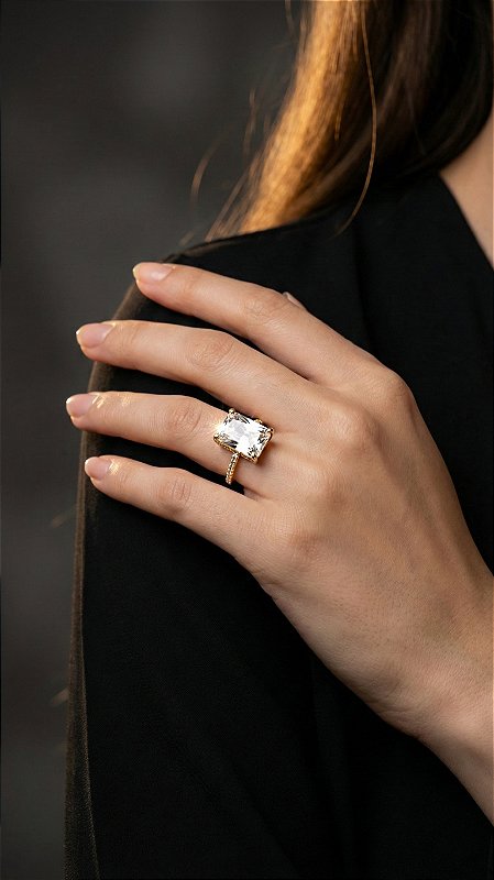 Anel Solitário Retangular Zircônia Cristal Dourado Ajustável