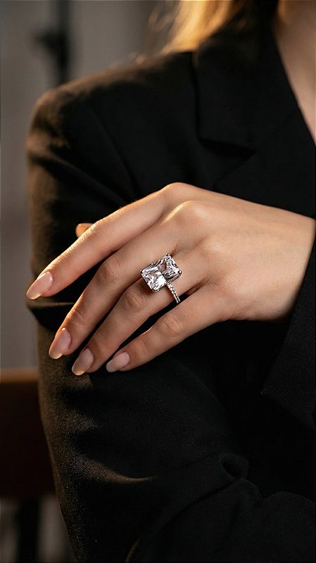 Anel Solitário Retangular Zircônia Cristal Prata Ajustável