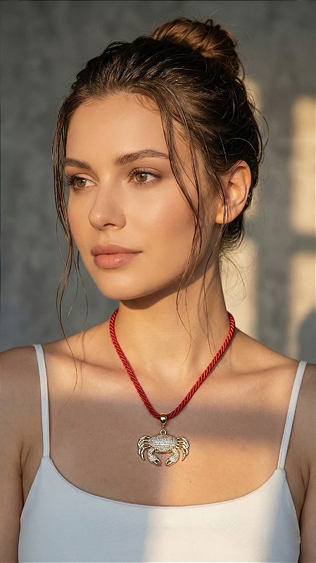 Colar Cordão Vermelho Caranguejo Dourado