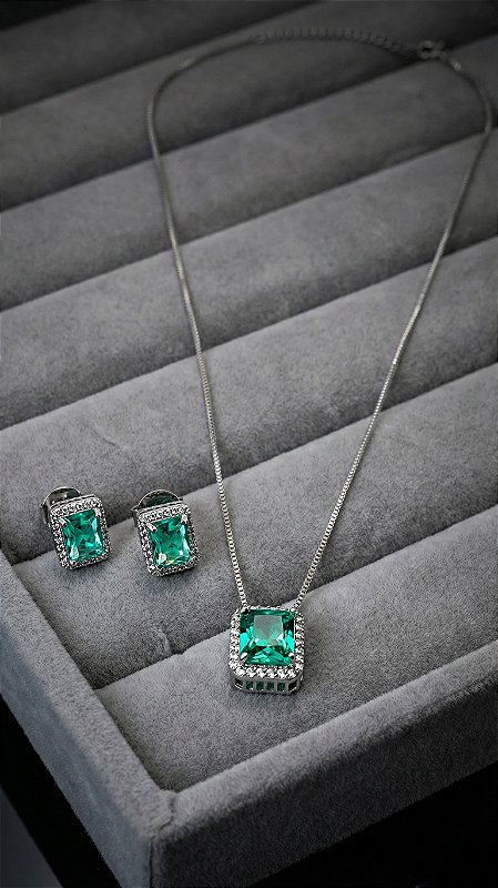 Conjunto Pedra Retangular Zircônia Verde Cravejada Prata