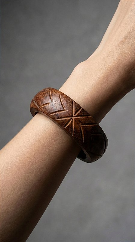 Bracelete Madeira Redondo Trabalhado Marrom