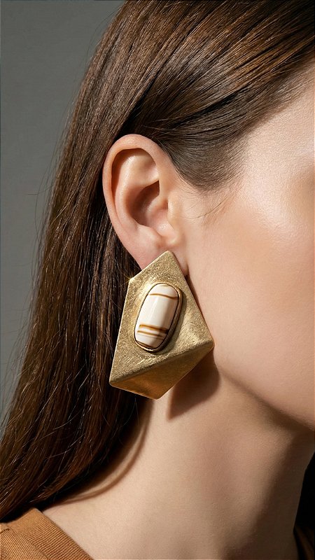 Brinco Geométrico Pedra Resina Meclada Dourado Escovado