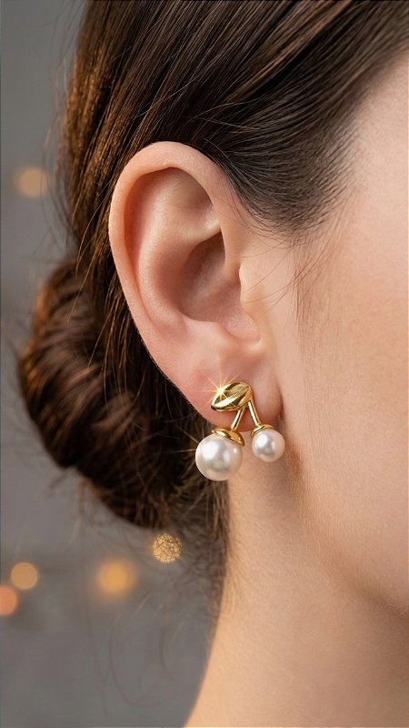 Brinco Mini Cerejinha Pérola Aço Dourado