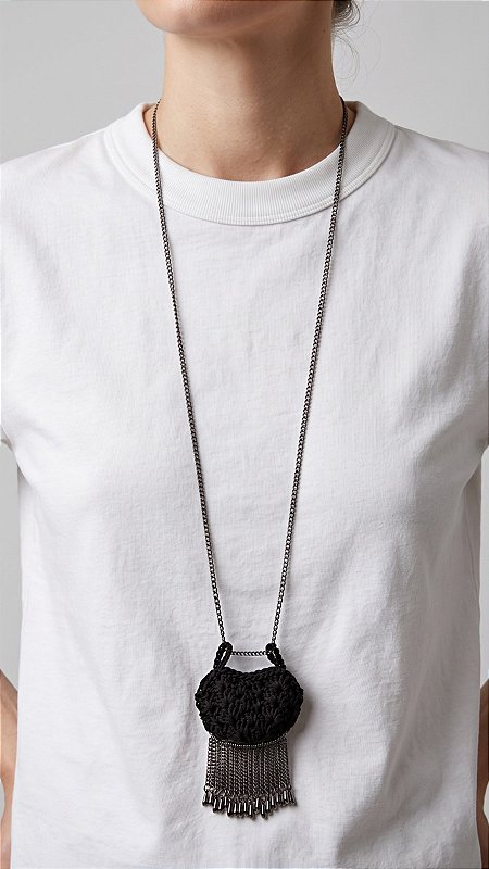 Colar Alongado Mini Bag Crochê Correntes Ródio Negro
