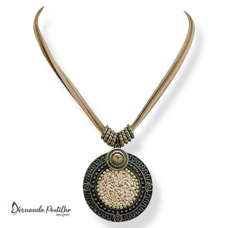 COLAR CURTO CORDÕES E MANDALA CASCALHO BEGE E DOURADO 11648